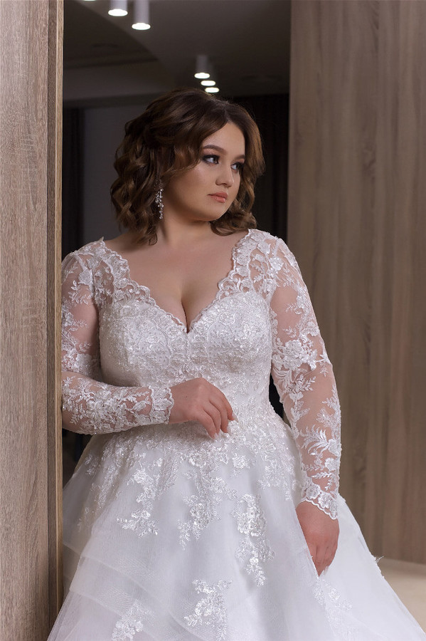 plus size bohemian wedding dresses v neck appliqued long sleeves lace bridal gowns cascading ruffles tiers open back abiti da sposa
