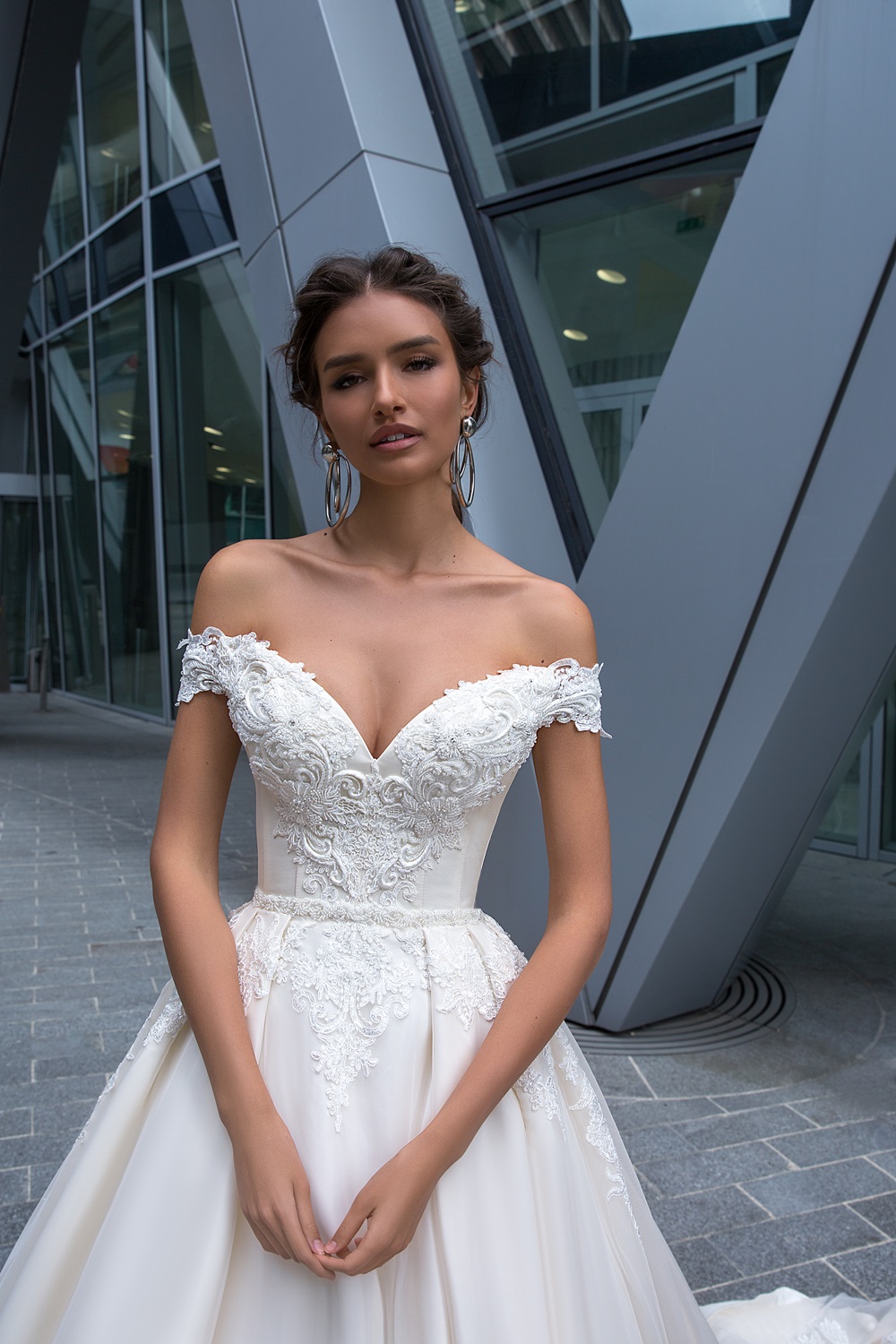 Stunning Lace Beaded Wedding Dresses Appliqued A Line Off The Shoulder Bridal Gowns Chapel Train Tulle Vestido De Novia 415