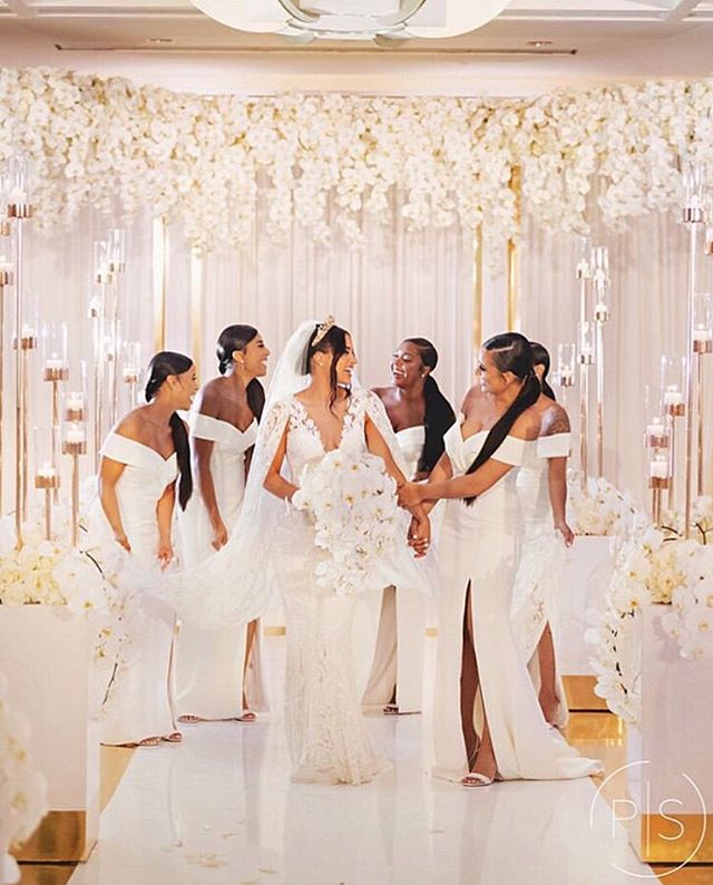 2020 Gorgeous Mermaid Wedding Dresses With Wrap V Neck Sweep Train Lace Appliques Plus Size Wedding Dress Custom Made Elegant Robe De Mariee