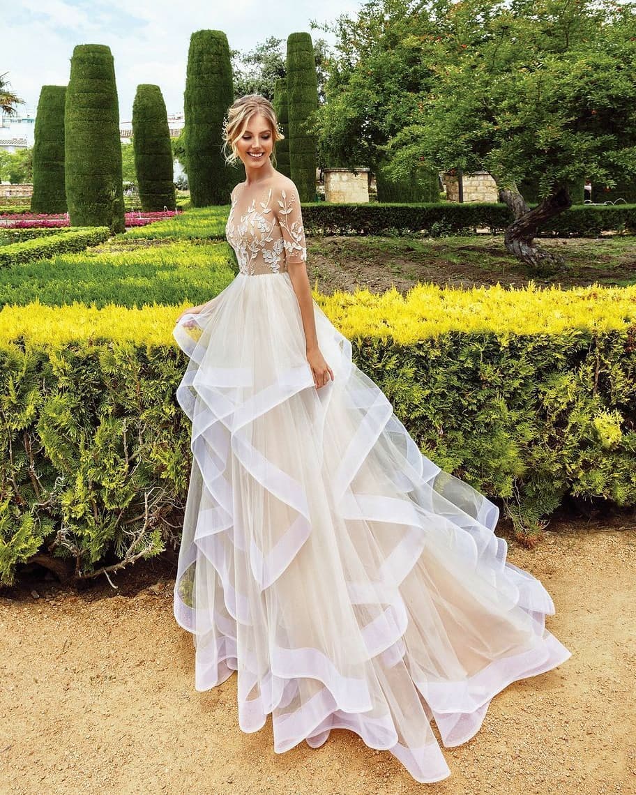 A Fabulous Beaded Line Lace Wedding Dresses Sheer Bateau Neck Appliqued Half Sleeves Bridal Gowns Tiered Sweep Train Tulle Robe De Marie ppliqued
