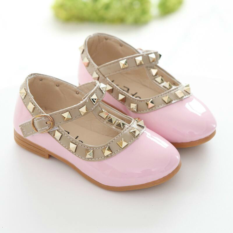 The Price Of Girls Sandals Leather Shoes For Children Rivets Shoes Leisure Hot Girls Princesses Dancing Shoes