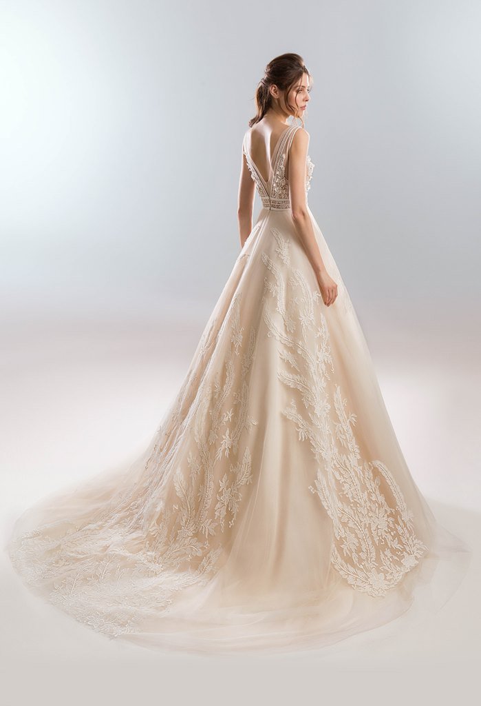 2019 Champagne Wedding Dresses Deep V Neck Lace Appliqued Illusion Sweep Train Beach Wedding Dress Sexy Back Simple Boho Bridal Gowns