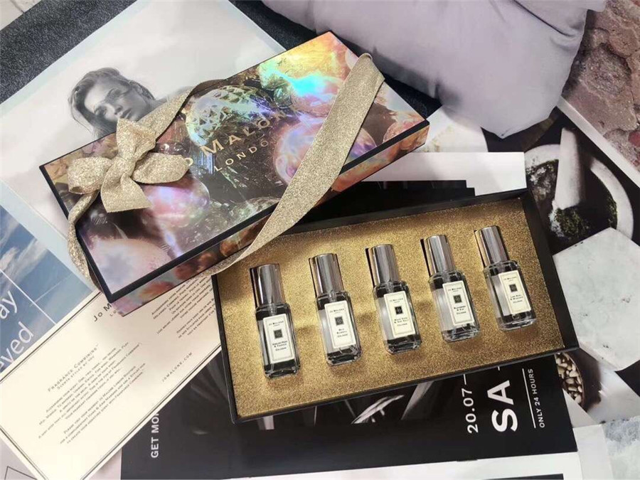 Jo Malone London perfume 5pcs Set Christmas Limited Edition Brand men perfume cologne perfumes fragrances 9ml*5pcs
Jo Malone London perfume 5pcs Set Christmas Limited Edition Brand men perfume cologne perfumes fragrances 9ml*5pcs