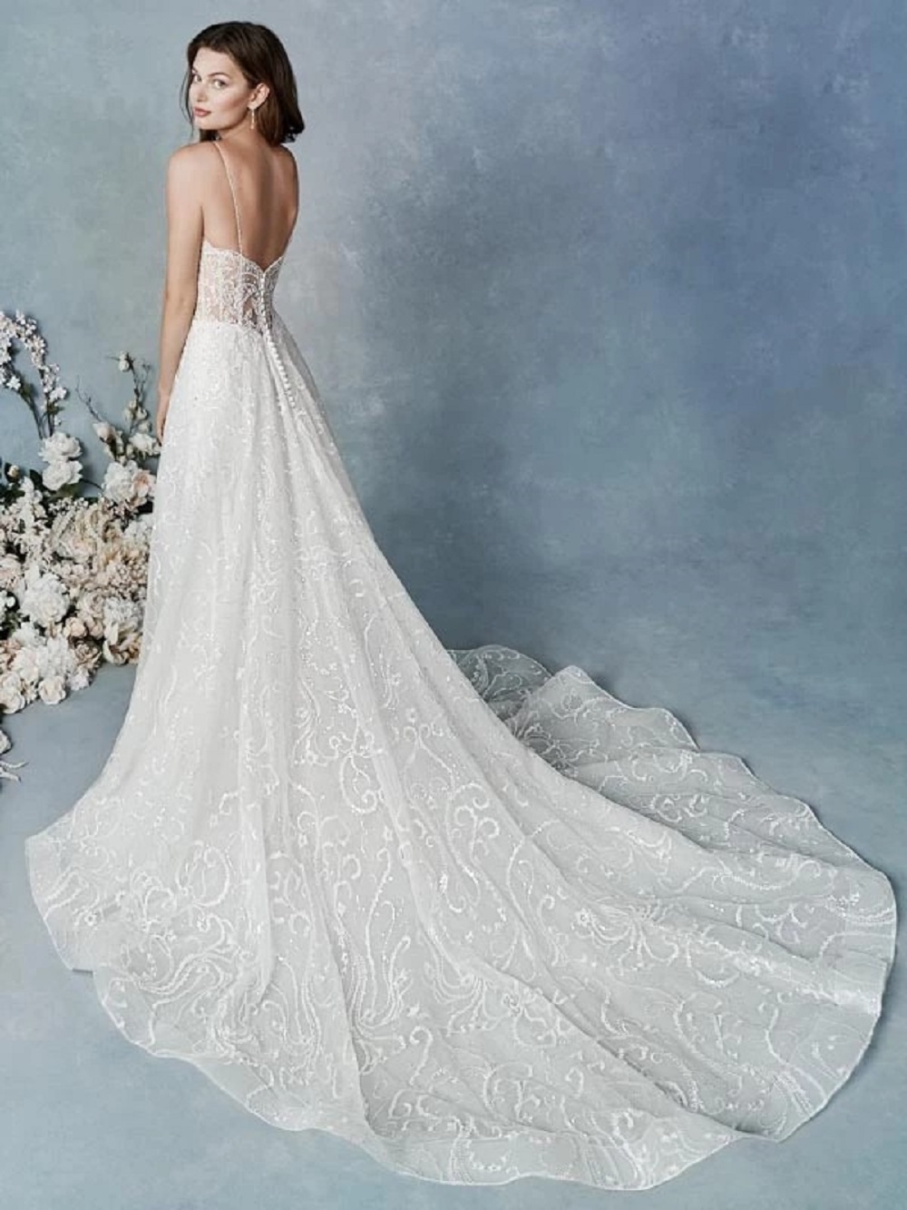 2020 Sparkly A Line Wedding Dresses Sexy V Neck Lace Appliques Bling Bling Bridal Gowns Sweep Train Wedding Dress vestidos de novia