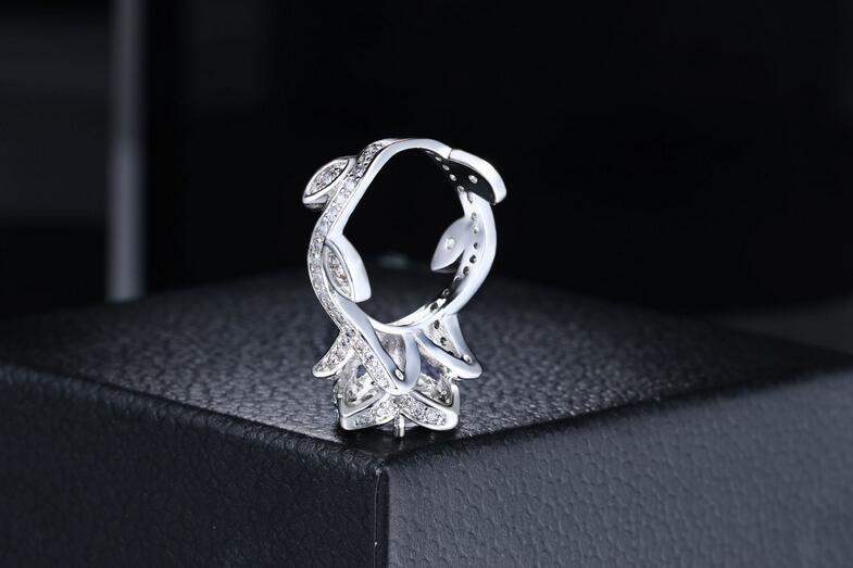 2020 New Arrival Sparkling Vintage Fashion Jewelry 925 Sterling Silver Round Cut White Topaz CZ Diamond Gemstones Women Wedding Flower Ring