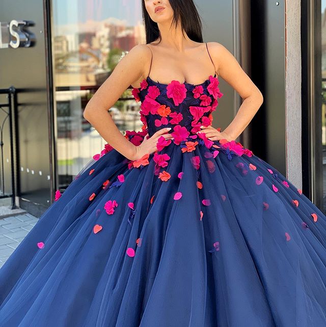 2020 Gorgegous Ballroom Prom Dresses Spaghetti Floral Appliqued Fluffy Evening Gown Floor Length Custom Made Formal Party Gowns
