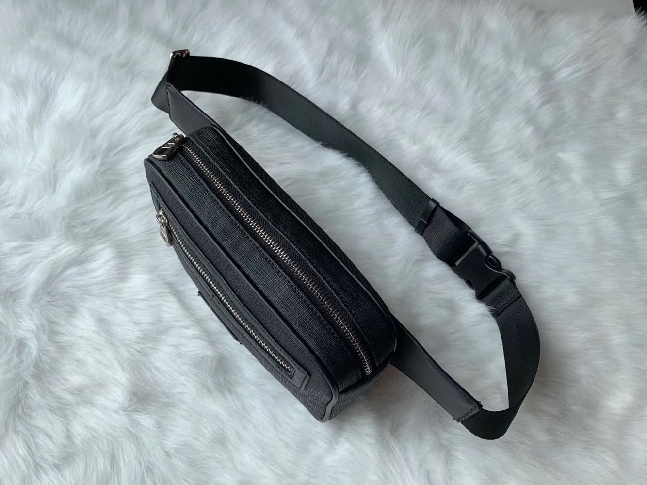 Hot Sale Designer Luxury Men Women Leather Sport Runner Fanny Pack Belly Waist Bag Fitness Running Belt Jogging Pouch Back Grid handBags 885, 7878
Hot Sale Designer Luxury Men Women Leather Sport Runner Fanny Pack Belly Waist Bag Fitness Running Belt Jogging Pouch Back Grid handBags 885, 7878