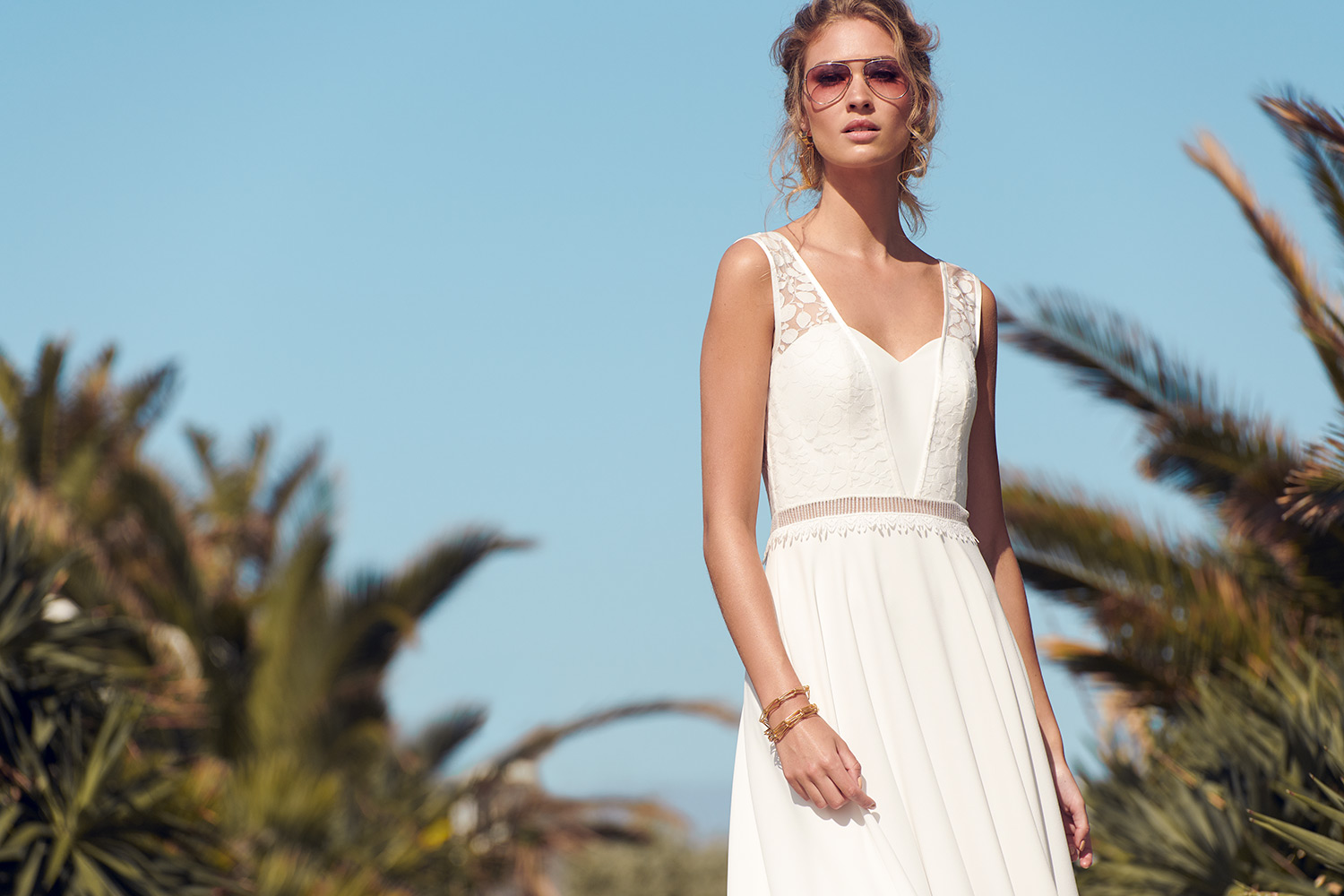 2020 Boho Wedding Dresses Lace Appliqued A Line V Neck Floor Length Bohemian Wedding Dress Custom Made Sexy Back Cheap Bridal Gowns