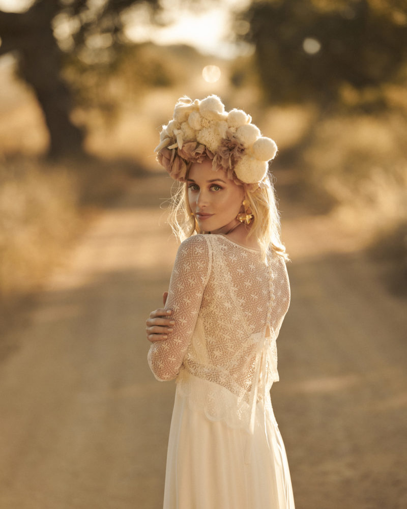 2020 Rembo Styling Bohemian V Neck Sleeveless Backless Wedding Dresses With Jacket Lace Tulle Wedding Gowns Sweep Train robe de mariée