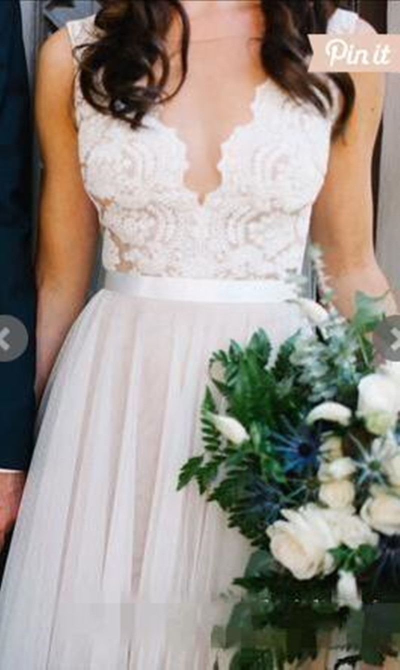 2020 New Arrival Summer Beach A Line Wedding Dresses Illusion Bodice Lace V Neck Covered Buttons Back Modern Boho Bridal Wedding Gowns 2018