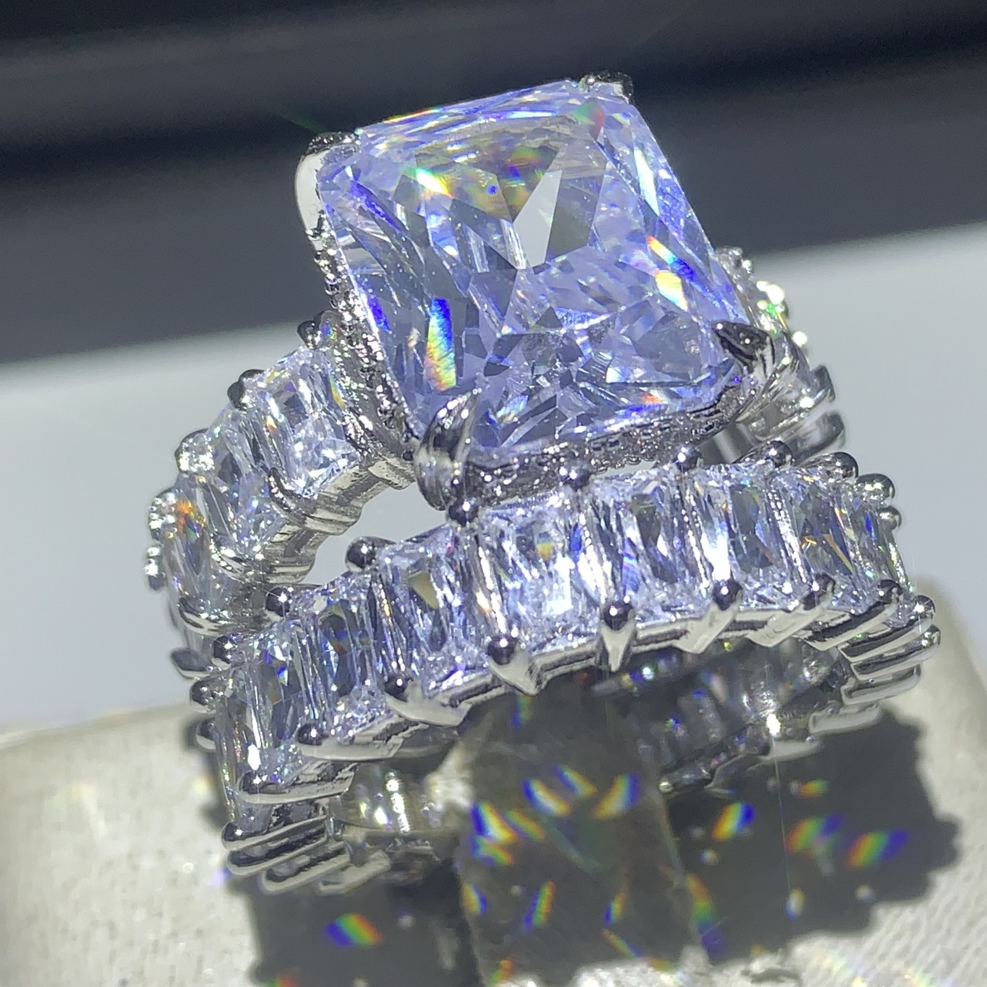 2019 New Arrival Top Selling Stunning Jewelry 925 Sterling Silver Cushion Shape White Topaz Zirconia Birthstones Wedding Band Ring for Women
