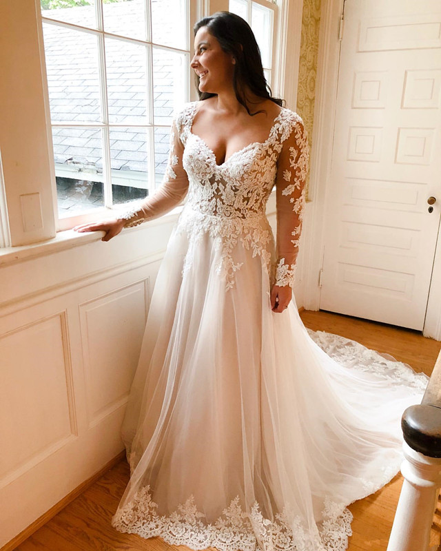 Plus Size Wedding Dresses with Long Sleeve 2020 Modern Backless Sweep Train Lace Applique Country Beach Holiday Bride Gown