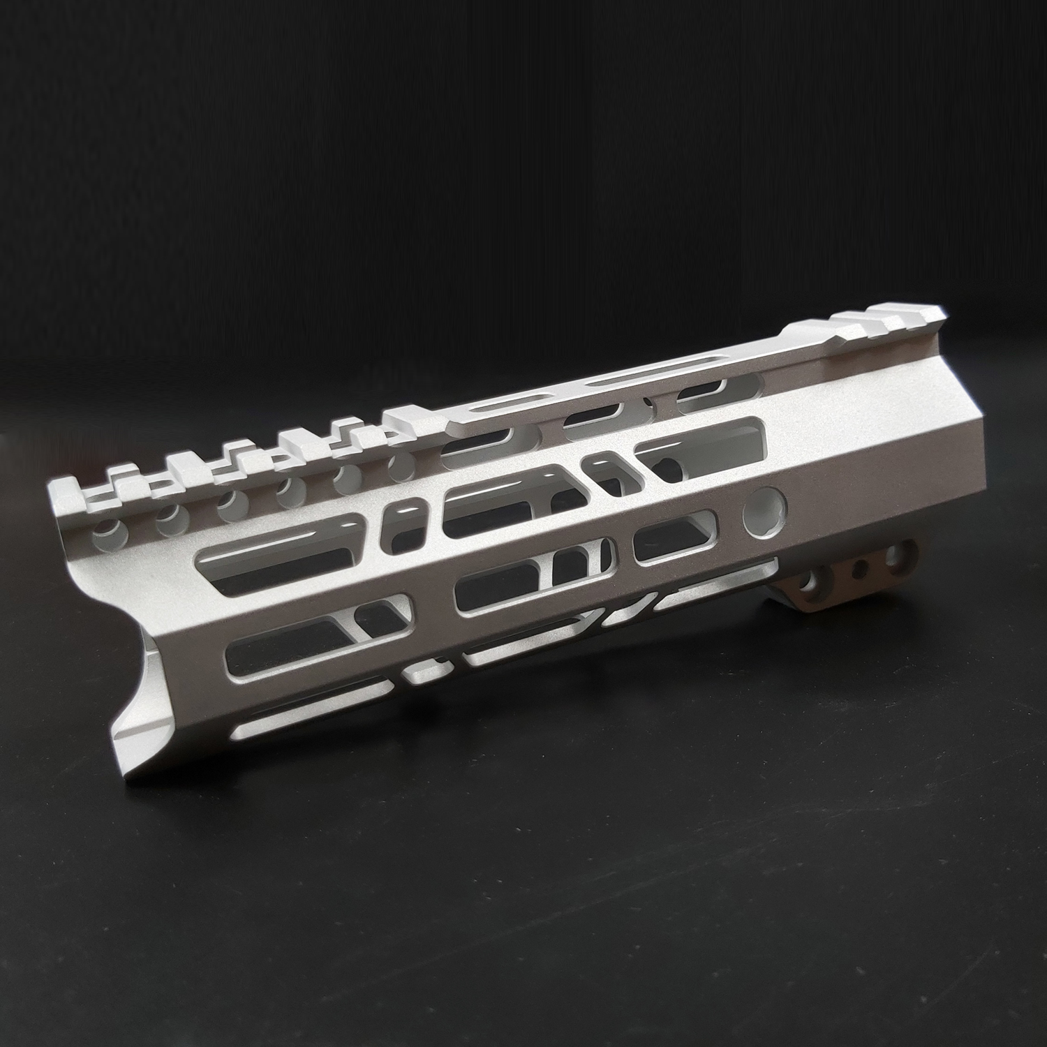 7 Inch Clamp Mount Type M-LOK Handguards Edge CNC Chamfering For .223/5.56 Raw aluminum Color
7 Inch Clamp Mount Type M-LOK Handguards Edge CNC Chamfering For .223/5.56 Raw aluminum Color