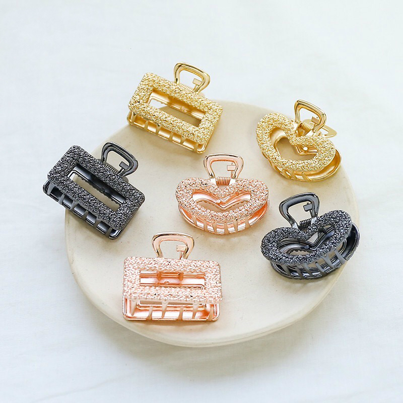 European USA Hot Selling Hairpins Fashion Metal Hair Dress Make Up Heart Shaped Hair Clamps for Women Girls
European USA Hot Selling Hairpins Fashion Metal Hair Dress Make Up Heart Shaped Hair Clamps for Women Girls