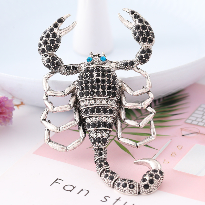 Luyun Poison Scorpion Creative Metal Rhinestone Keychain Key Chains For Car Keys Men/Women Decorative Small Pendant Key Ring