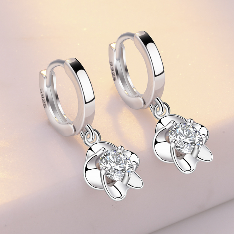 Charm 925 Silver earrings plum buckle rotation Korean wild fashion stud ear jewelry Clover crystal earrings lovely white and purple colors hotsell
Charm 925 Silver earrings plum buckle rotation Korean wild fashion stud ear jewelry Clover crystal earrings lovely white and purple colors hotsell