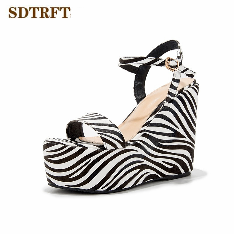 SDTRFT 2020 platform summer 13cm stripes sandals wedges high heels Buckle pumps women's Footwear shoes Female Sandalias Mujer, Black
SDTRFT 2020 platform summer 13cm stripes sandals wedges high heels Buckle pumps women's Footwear shoes Female Sandalias Mujer, Black