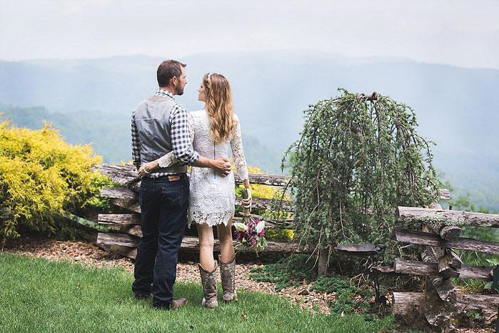 Vintage Short Country Wedding Dresses with Long Sleeve 2019 Crochet Cotton Lace Bohemian Beach Sheath Bridal Informal Wedding Gown
