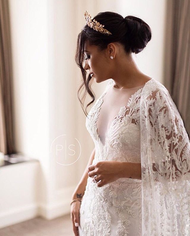 2020 Gorgeous Mermaid Wedding Dresses With Wrap V Neck Sweep Train Lace Appliques Plus Size Wedding Dress Custom Made Elegant Robe De Mariee
