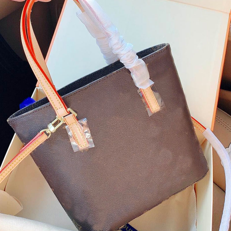 Monogram Bag Lady Clutch Handbags Crossbody Bag Handbags Purses Fashion High Quality Shopping Bags Women Tote Bag Plain Bags
Monogram Bag Lady Clutch Handbags Crossbody Bag Handbags Purses Fashion High Quality Shopping Bags Women Tote Bag Plain Bags