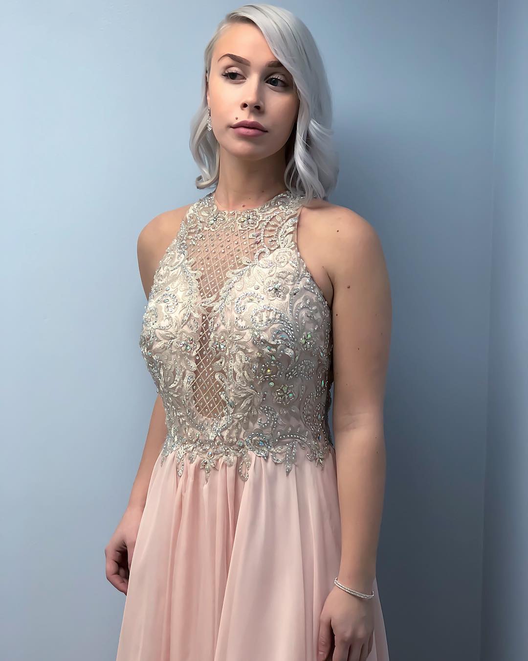 Customized A Line Sleeveless Prom Dresses Halter Evening Dress Chiffon Crystal Floor Length Zipper Formal Party Bridesmaid Gown