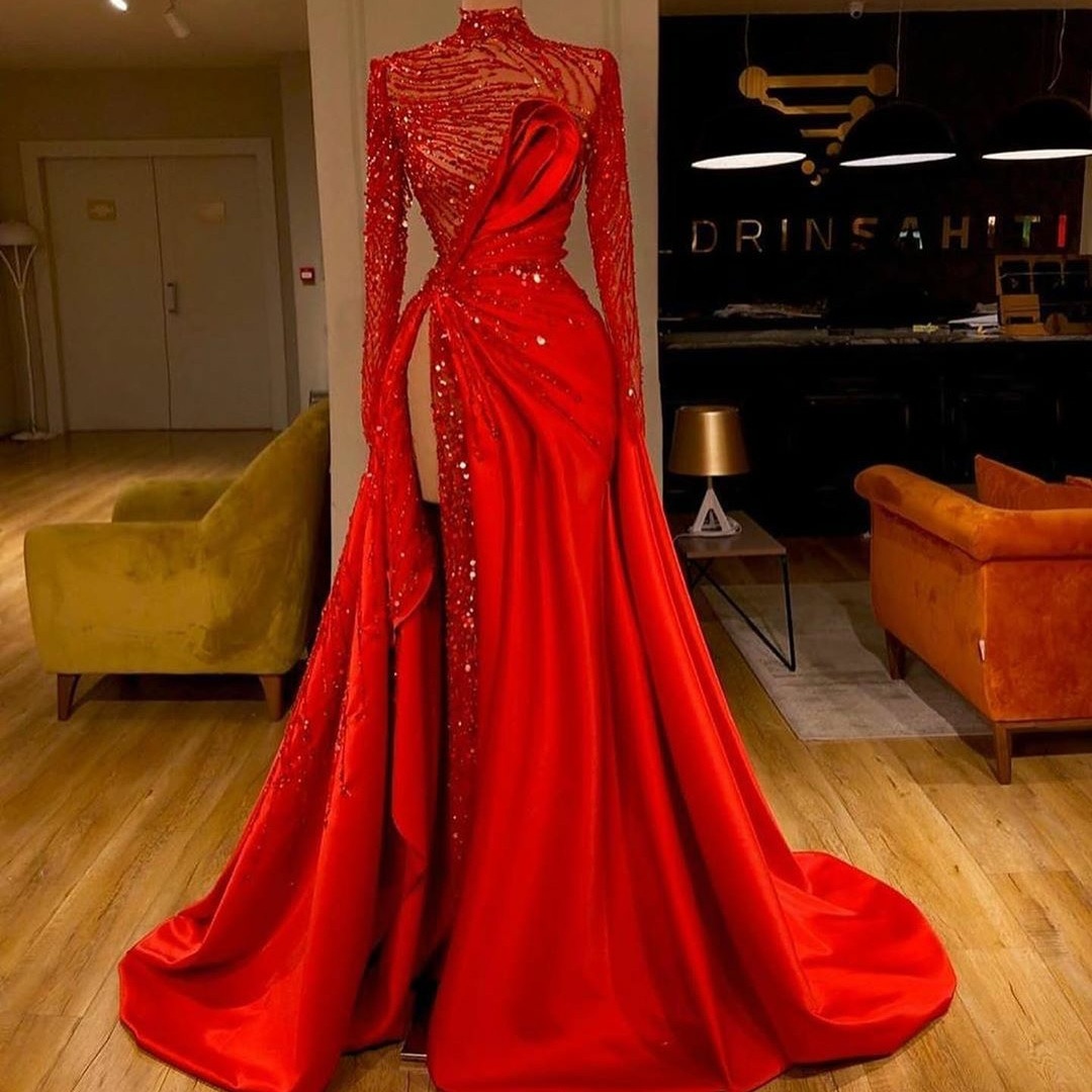 2020 Sparkle Red Evening Dresses Thigh High Slit High Collar Ruched Beading Prom Gowns Sequins Formal robe de soiree