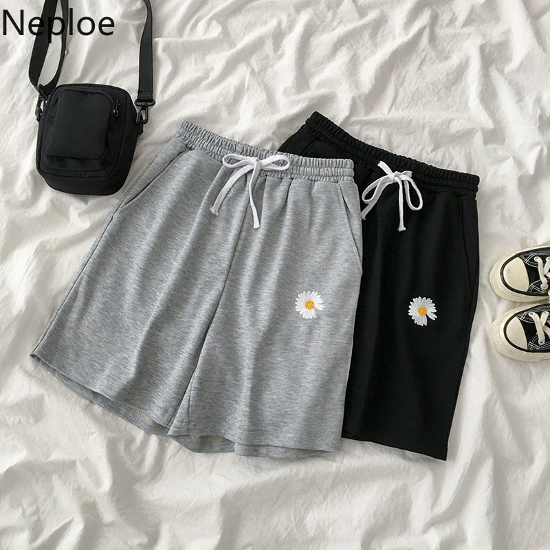 Neploe 2020 Flower Embroidery Shorts Women Fashion Ins Lace Up Stretch Waist Ladies Bottoms Loose Casual Wide Leg Shorts 1C832, Black
Neploe 2020 Flower Embroidery Shorts Women Fashion Ins Lace Up Stretch Waist Ladies Bottoms Loose Casual Wide Leg Shorts 1C832, Black