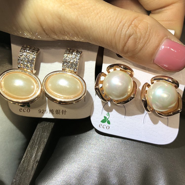 Mix Elegant Pearl Ear Stud Ladies Dangle Korean Electroplated Gold Micro Set Earrings OL Style Random Styles Wholesale