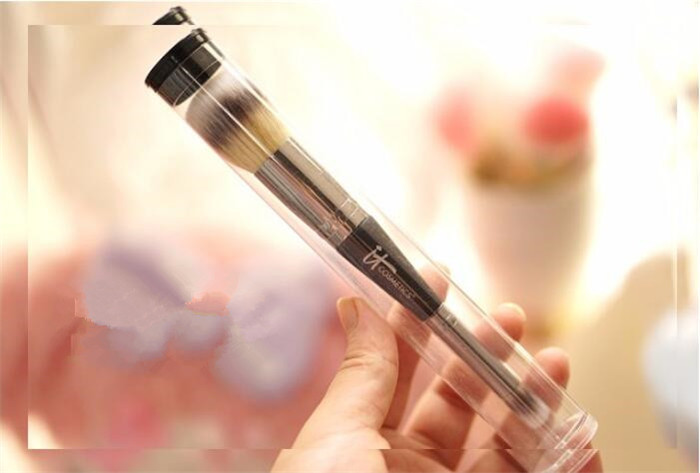 Brand Professional Makeup blush Brushes it cosmetics brush COMPLEXION PERFECTION BRUSH make up contour brush kit pinceis maquiagem A145 free
Brand Professional Makeup blush Brushes it cosmetics brush COMPLEXION PERFECTION BRUSH make up contour brush kit pinceis maquiagem A145 free