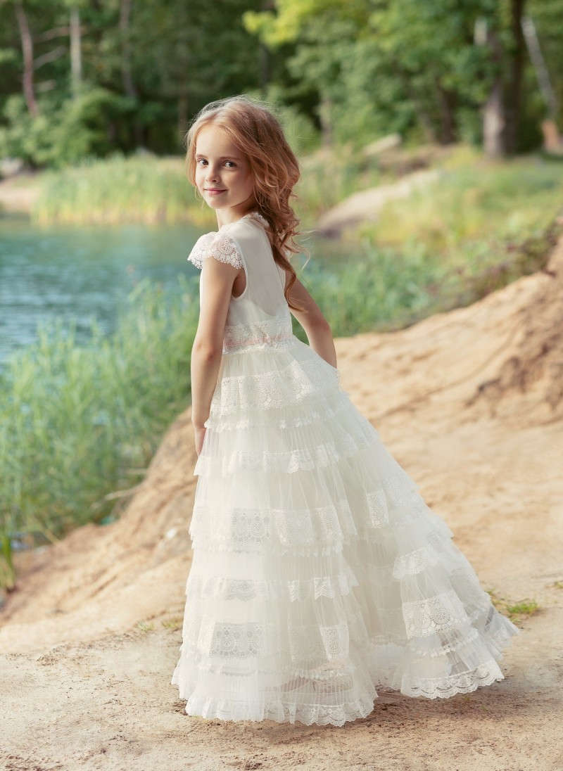 2019 Country Flower Girls Dresses For Wedding Cap Sleeve Lace Tieres Ruffle Floor Length Girl Prom Party Dress Bohemian Princess Gowns