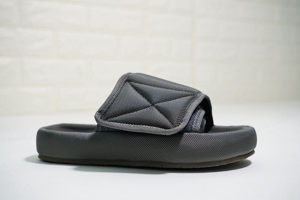New Top Quality Men Women 3D Waterproof West Seasn6 Memory Foam High-density Embroidery Slippers Fashion slippers, Grey
New Top Quality Men Women 3D Waterproof West Seasn6 Memory Foam High-density Embroidery Slippers Fashion slippers, Grey