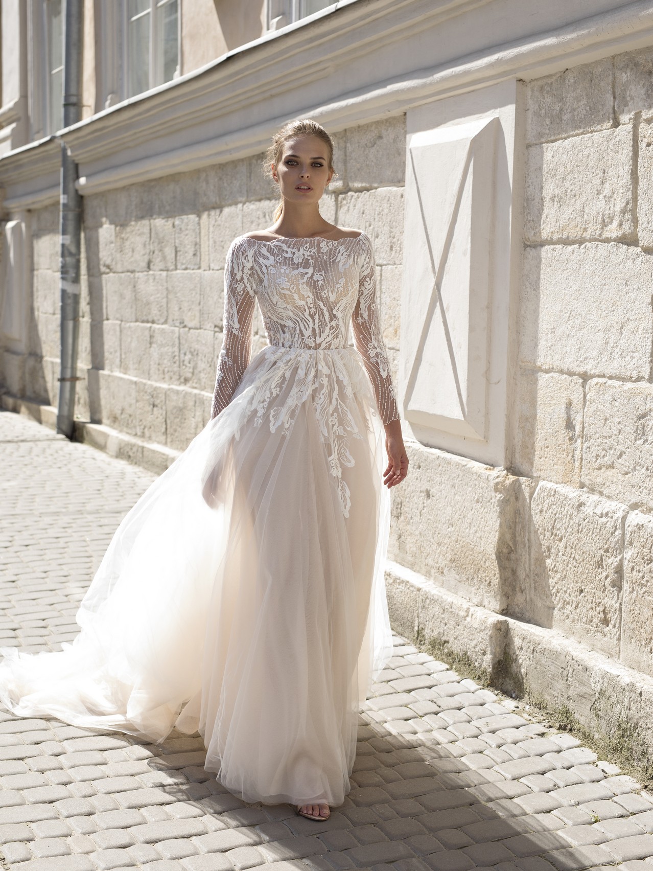 2019 Cheap Beach Wedding Dresses Riki Dalal Bateau Neck Bohemian Lace Tulle Applique Wedding Dress Long Sleeves Bridal Gowns Boho A Line
