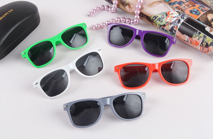 MOQ 20pcs Wholesale classic plastic sunglasses retro vintage square sun glasses for women men adults kids children multi colors Z260305