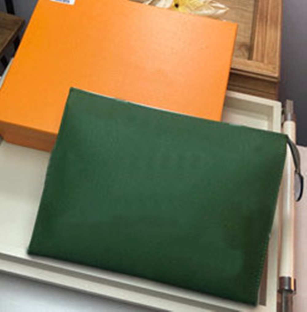 High end customized European and American classic leisure fashion handbag Single Shoulder Messenger portable mini leather bag C128-1, Subject to the figure
High end customized European and American classic leisure fashion handbag Single Shoulder Messenger portable mini leather bag C128-1, Subject to the figure