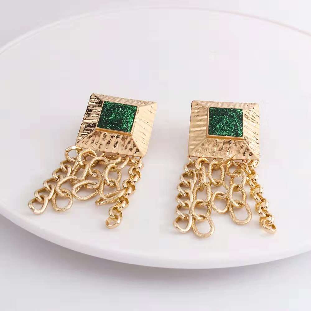 Wholesale- tassel earrings Geometric resin dangler four colors white red purple green chandelier earrings for wemen
Wholesale- tassel earrings Geometric resin dangler four colors white red purple green chandelier earrings for wemen