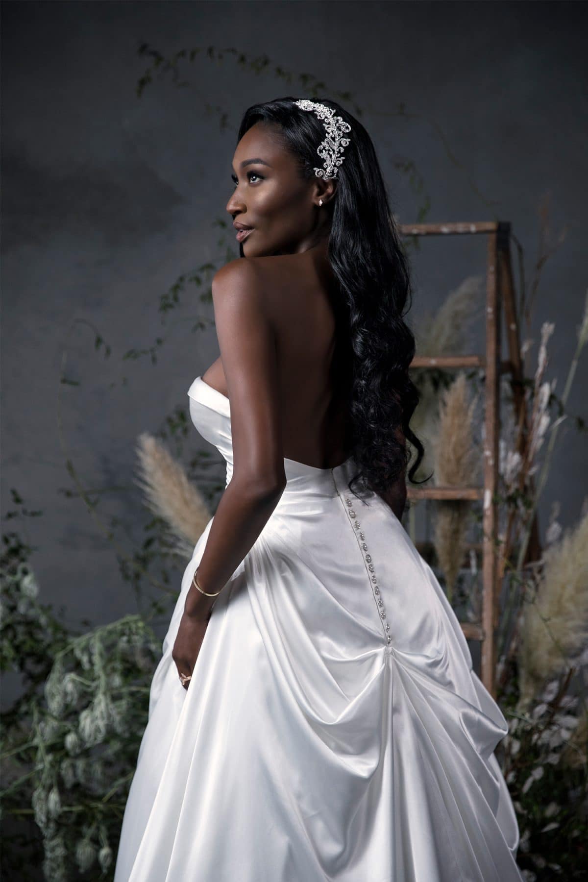 Vestido De Novia White Wedding Dresses A Line Satin Sweetheart Ruched Backless Wedding Bridal Gowns Sweep Train Robe De Mariee