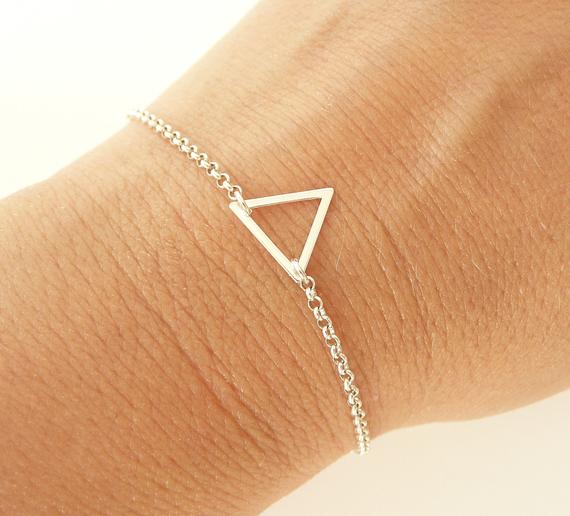 5PCS Tiny Open Triangle Bracelets Chevron Triangle Outline Bracelet Simple Hollow Line Geometric V Bracelets for Women