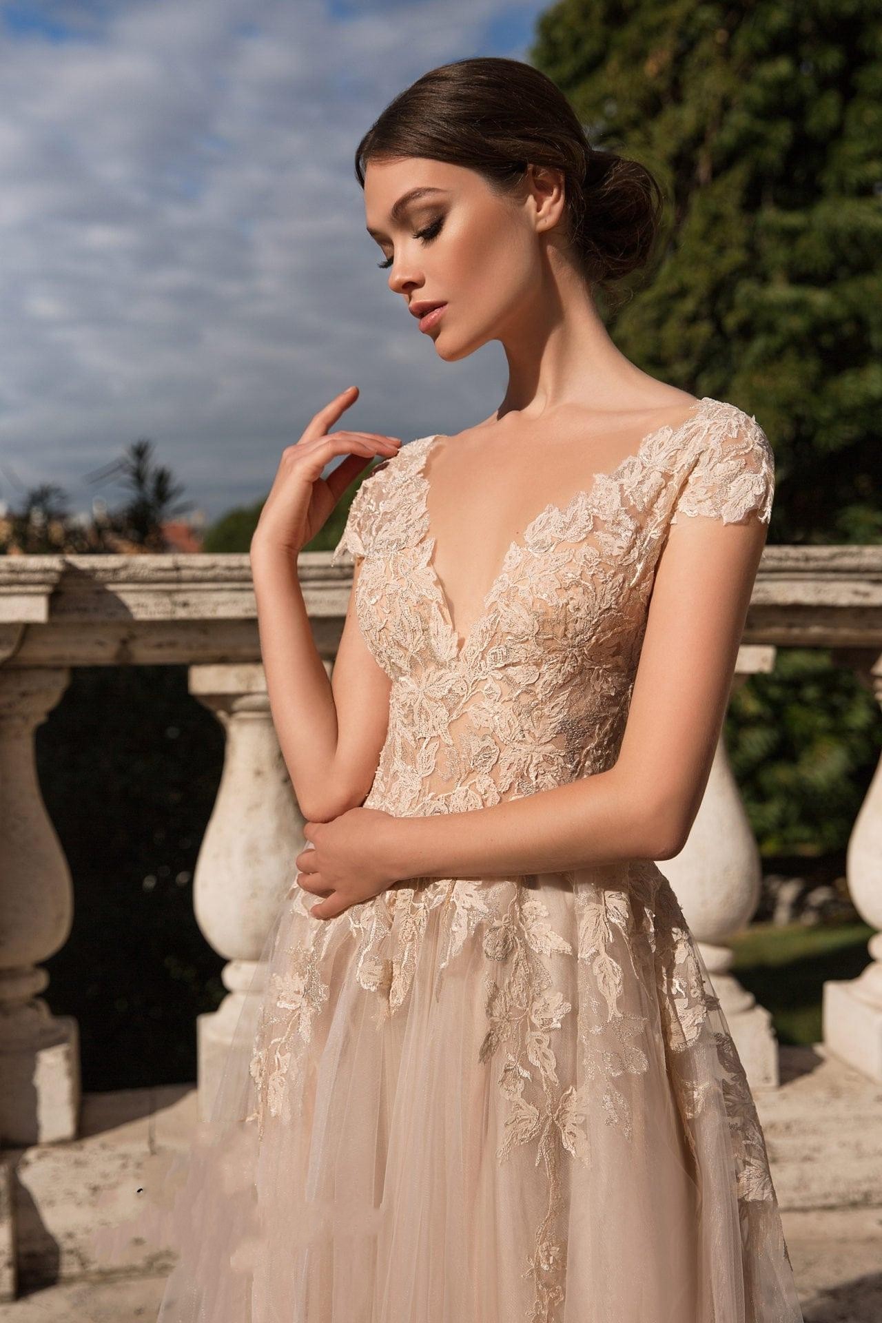 Dresses Champagne A-Line Deep V Neck Cap Sleeves Lace Appliques Bridal Gowns Tulle Backless Sweep Train Wedding Dress Vestidos estidos