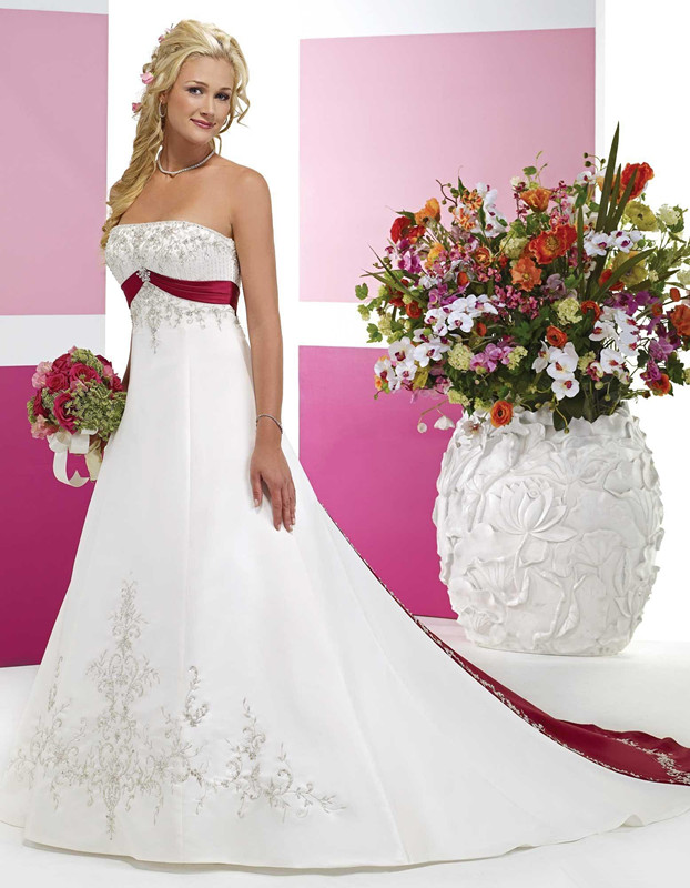 White and Red Vintage Wedding Dresses 2019 Strapless Bridal Gowns with Beaded Embroidery Empire Strapless Lace-up corset Wedding Dresses