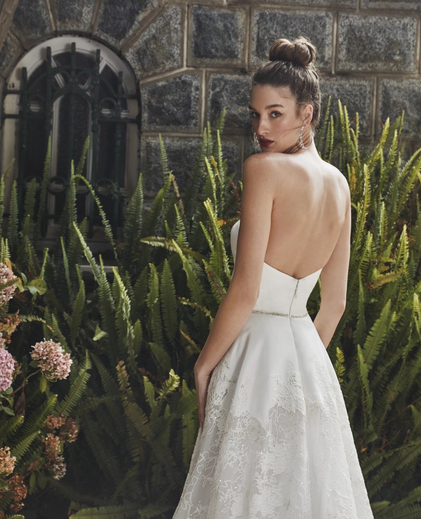 A Amazing E Lace Beaded Wedding Dresses Sheer Plunging Neck Sleeveless Bridal Gowns Sweep Train Plus Size Robes De Mari E