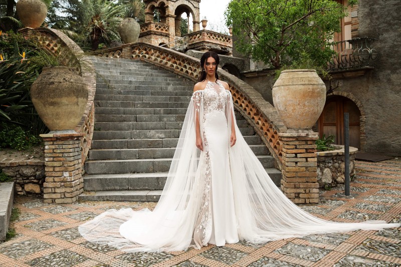 Innocentia Mermaid Wedding Dresses Halter Off Shoulder Lace Bridal Gowns Long Train Plus Size Appliqued Backless Country Wedding Dress Cheap