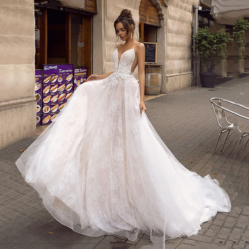 A Line Backless Wedding Dress Sexy Spaghetti Straps Bridal 3D Lace Flowers Fairy Beach applique Romantic Gowns, White
A Line Backless Wedding Dress Sexy Spaghetti Straps Bridal 3D Lace Flowers Fairy Beach applique Romantic Gowns, White