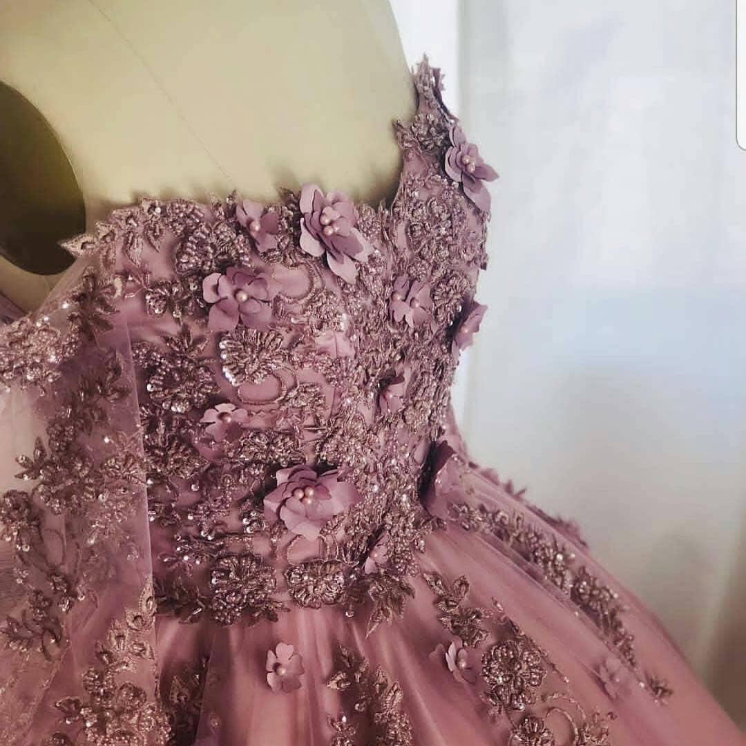 Vintage Ball Gown Prom Dresses Long Sleeve Off The Shoulder Beads Lace 3D Floral Appliqued Evening Gowns Lace-up Back Plus Size Formal Occas