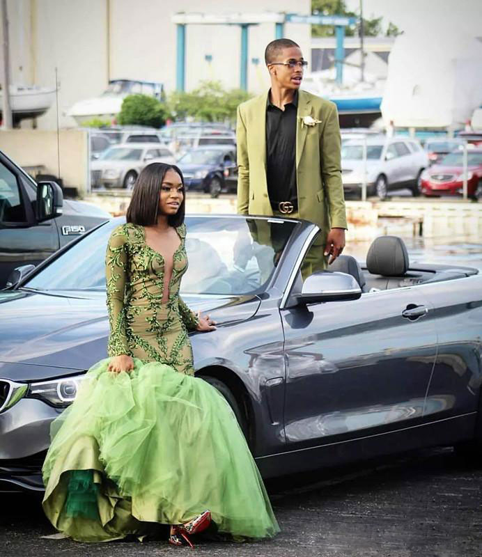 Olive Green Black Girl Mermaid Prom Dresses Long Sleeves Sheer Plunging Neck Plus Size Evening Gowns Sequined Floor Length Lace Formal Dress
