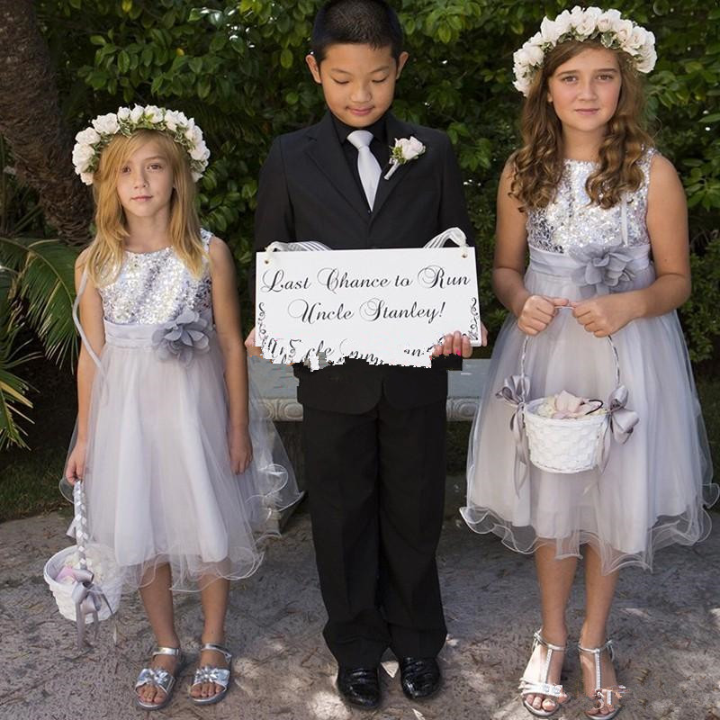 Cute A Line Bateau Knee Length Light Tulle Flower Girl Dresses Cheap Sleeveless Zipper Back Flower Girls Pageant Dresses with Sequins A44, Light yellow
Cute A Line Bateau Knee Length Light Tulle Flower Girl Dresses Cheap Sleeveless Zipper Back Flower Girls Pageant Dresses with Sequins A44, Light yellow