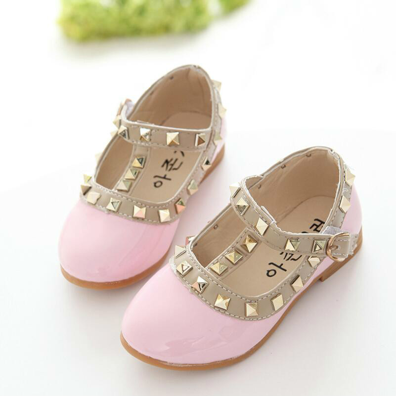 The Price Of Girls Sandals Leather Shoes For Children Rivets Shoes Leisure Hot Girls Princesses Dancing Shoes