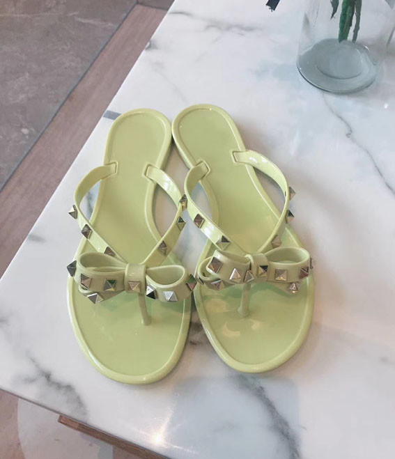 2019 top designer shoes fashion rivet women's jelly PVC beach slippers indoor bathroom shoes sandal shopping party women's shoes 35-41, Red
2019 top designer shoes fashion rivet women's jelly PVC beach slippers indoor bathroom shoes sandal shopping party women's shoes 35-41, Red