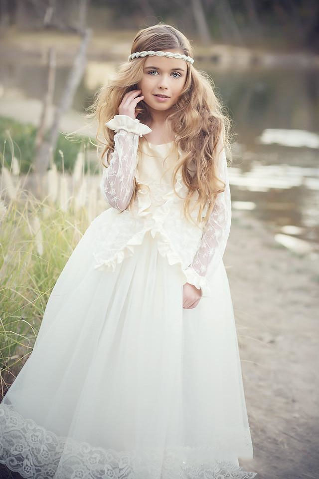2019 Lovely Boho Flower Girl Dresses For Weddings Jewel Long Sleeve Lace Girl first holy communion dresses