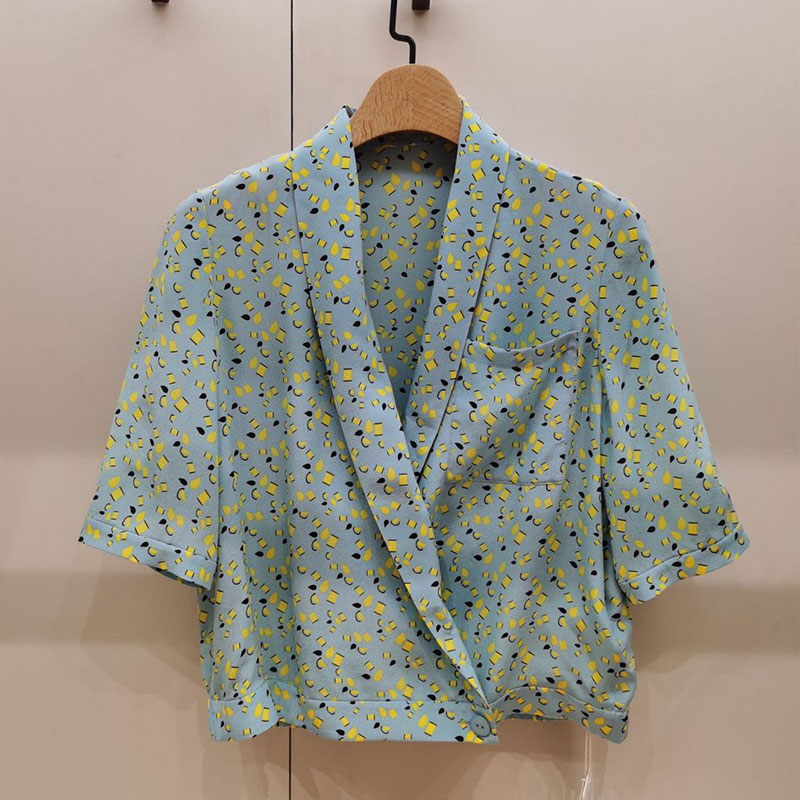 100% V-neck Women's Blouse Printted Half Sleeve Lady Shirt And Top With Pocket New Fashion, As pic
100% V-neck Women's Blouse Printted Half Sleeve Lady Shirt And Top With Pocket New Fashion, As pic