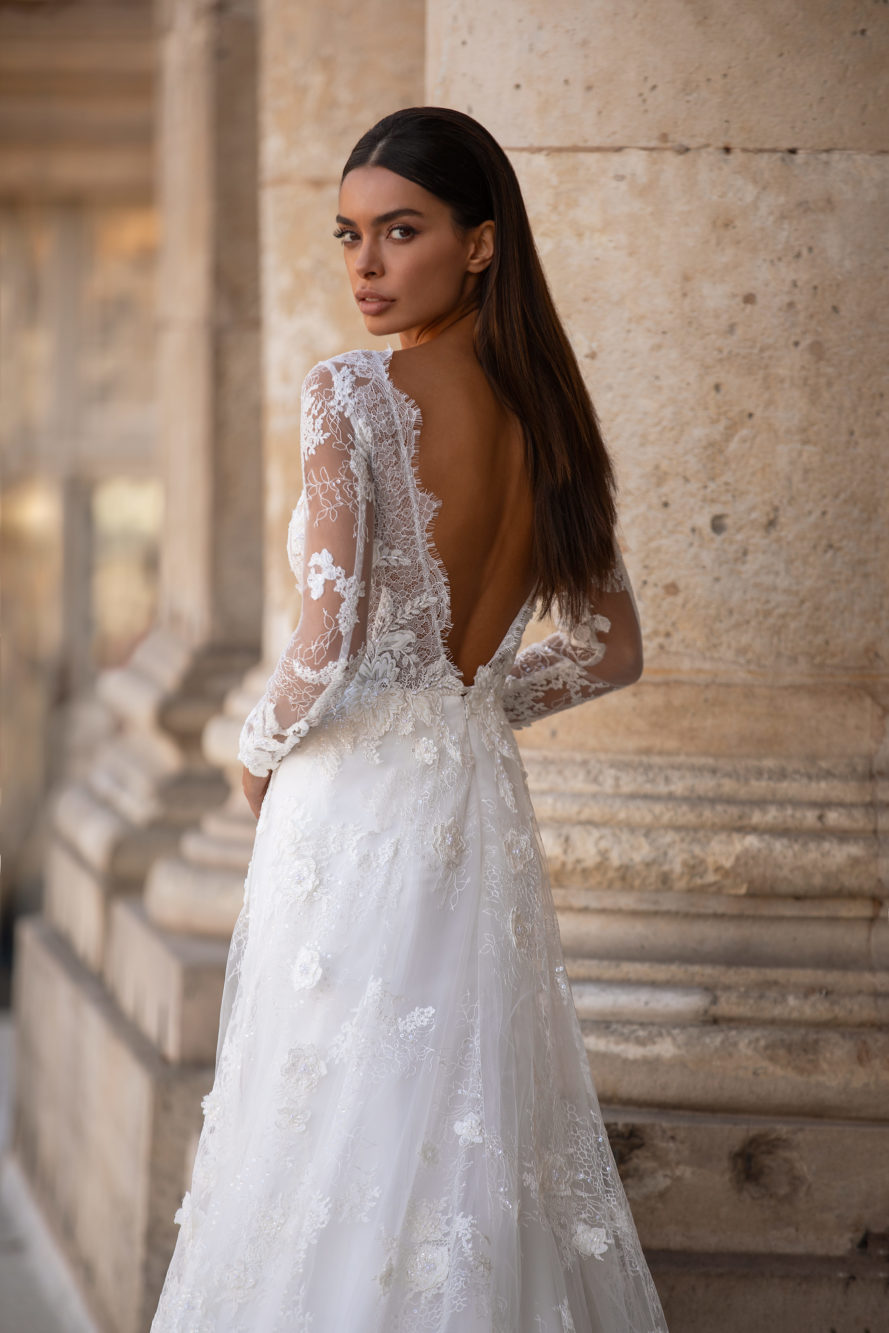 A Graceful Beaded Line Backless Wedding Dresses Lace Appliqued Sheer Deep V Neck Long Sleeves Bridal Gowns Tulle Court Train Robe De Marie ppliqued